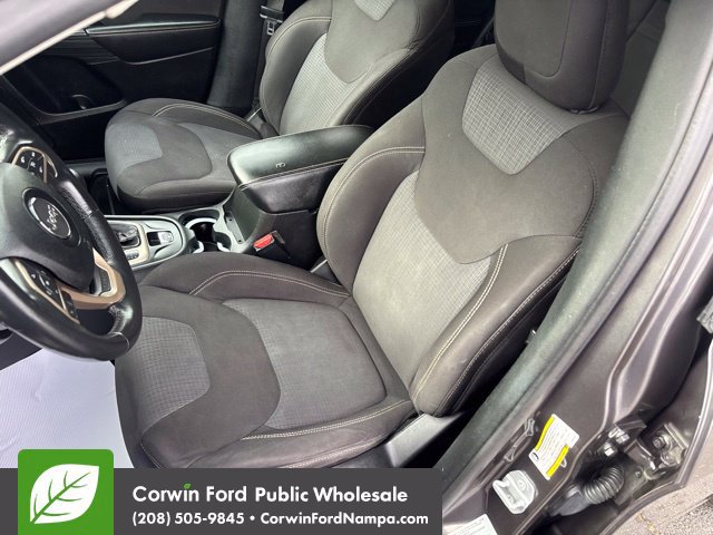 Used 2015 Jeep Cherokee Latitude w/ Comfort/Convenience Group AWD/4WD image 25