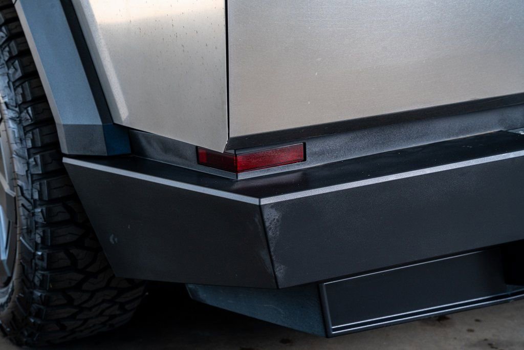 Used 2024 Tesla Cybertruck AWD Crew Cab image 24