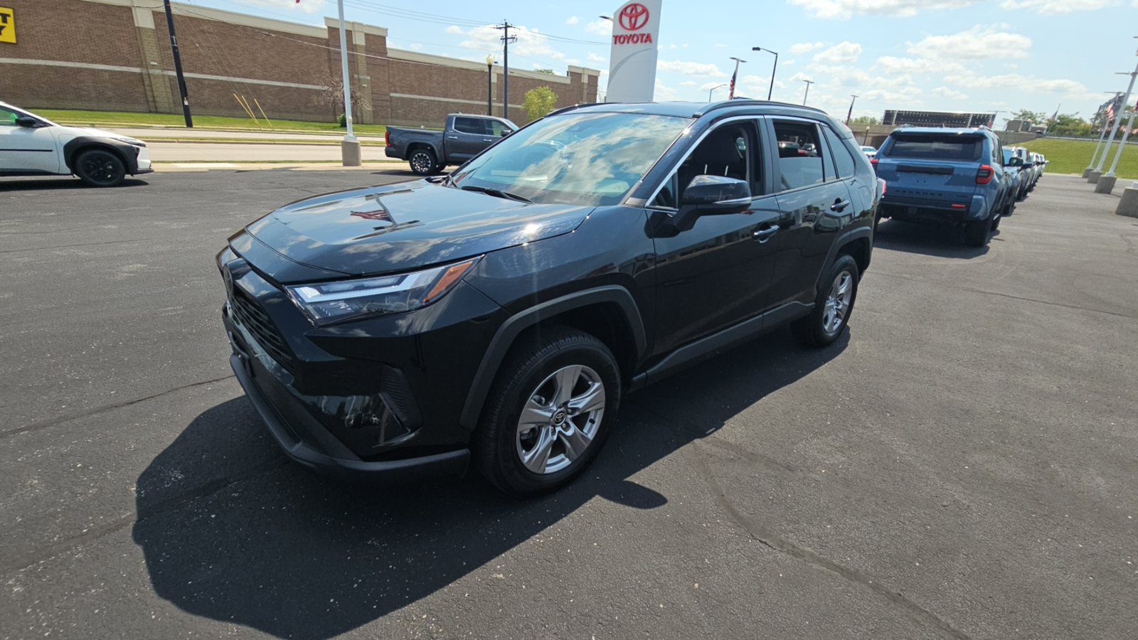 Certified 2025 Toyota RAV4 XLE AWD/4WD image 7