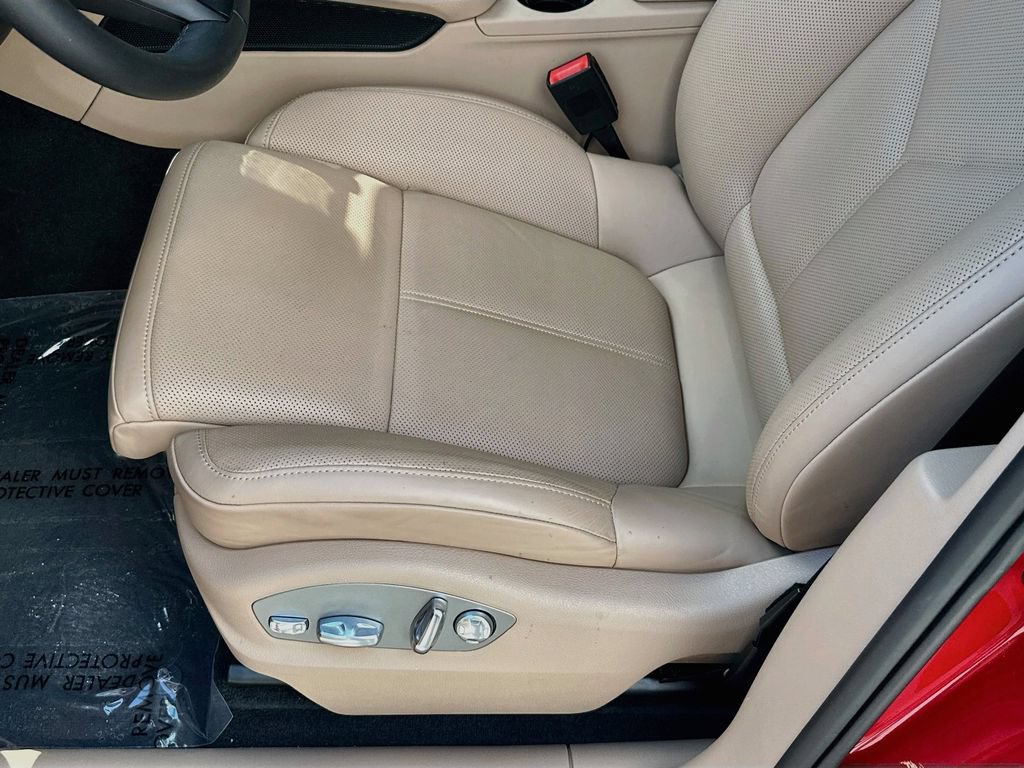 Certified 2026 Porsche Macan AWD/4WD image 22