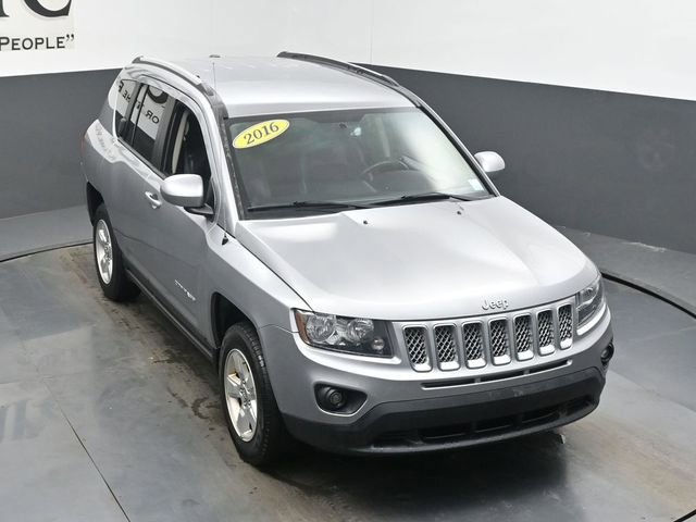 Used 2016 Jeep Compass Latitude image 46