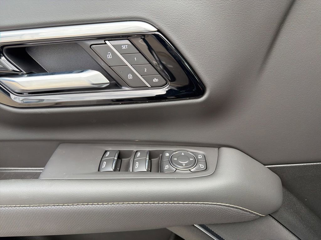 New 2026 Chevrolet Suburban Premier AWD/4WD image 38