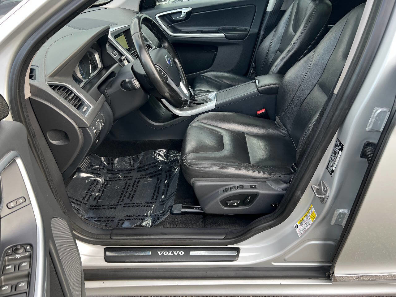 Used 2016 Volvo XC60 T5 Platinum w/ Protection Package AWD/4WD image 21