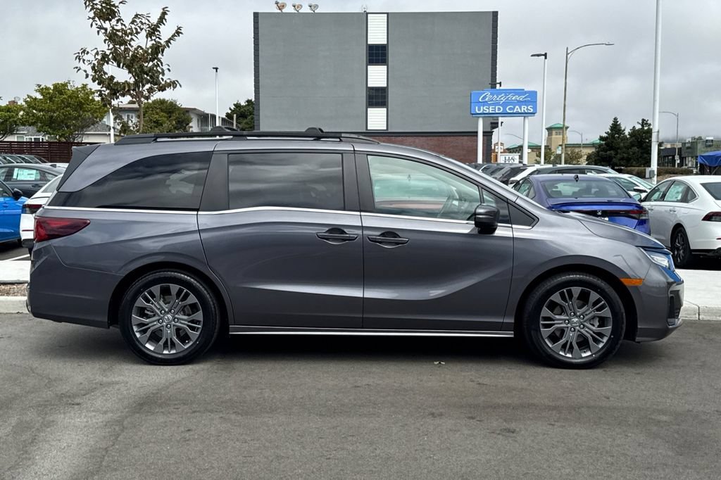 Certified 2025 Honda Odyssey Touring image 3