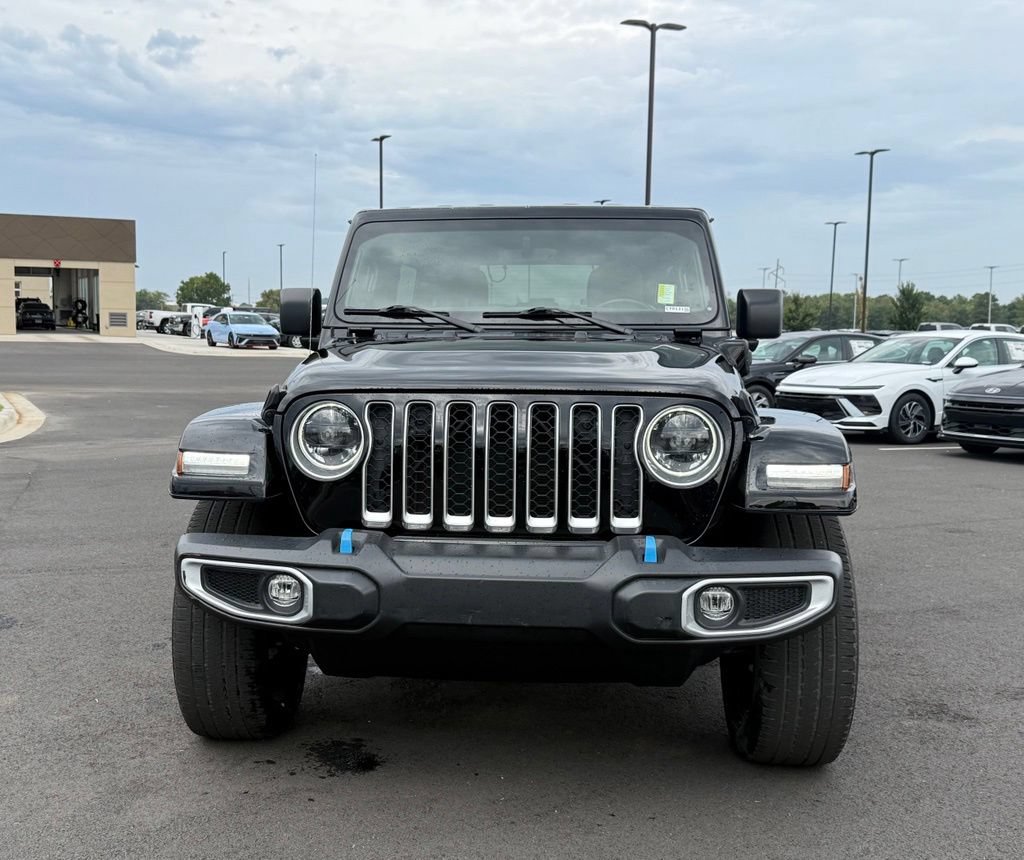 Used 2023 Jeep Wrangler Unlimited Sahara w/ Cold Weather Group AWD/4WD image 2