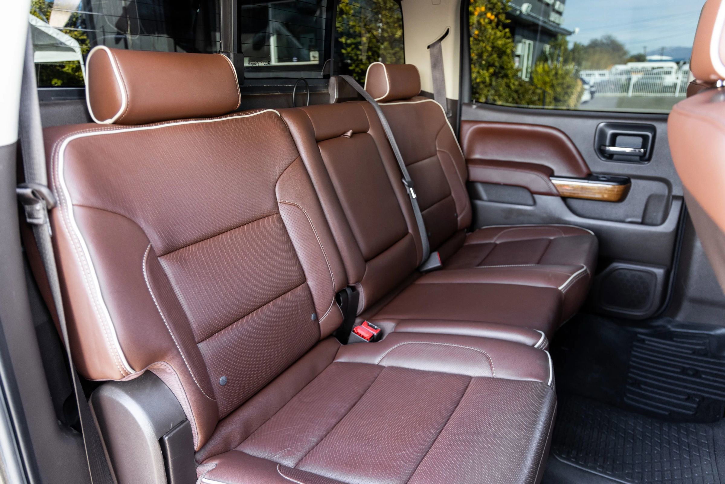 Used 2015 Chevrolet Silverado 1500 High Country image 33