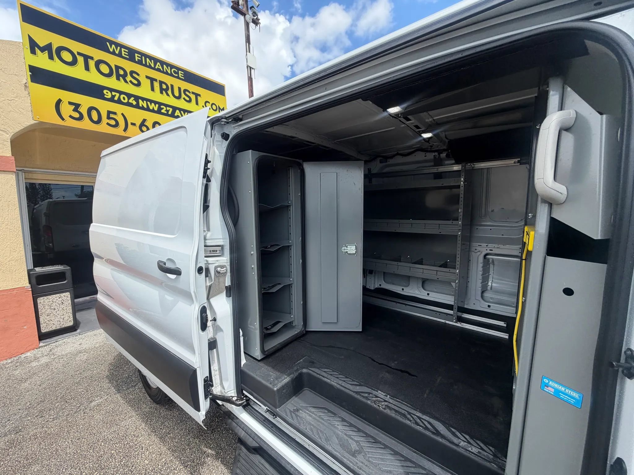 Used 2023 Ford Transit 250 Low Roof AWD w/ Fleet Fuel Economy Package image 9