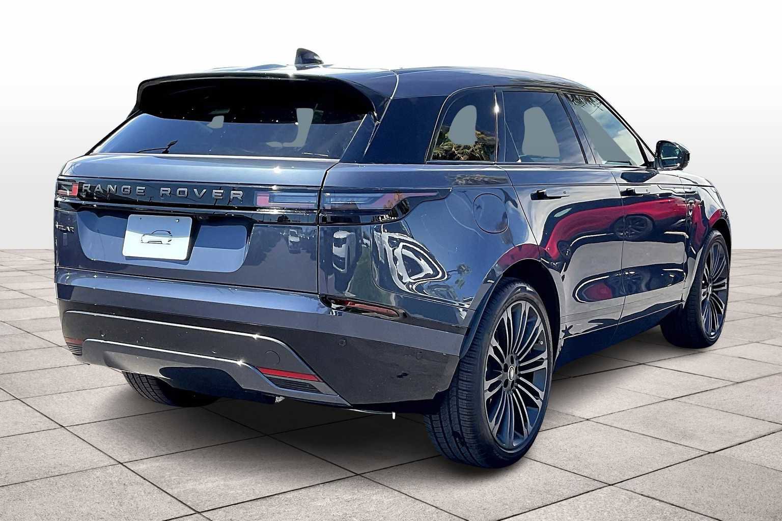New 2026 Land Rover Range Rover Velar Dynamic SE image 4