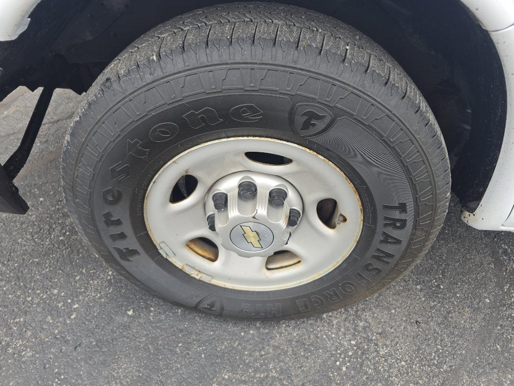 Used 2013 Chevrolet Express 2500 image 30