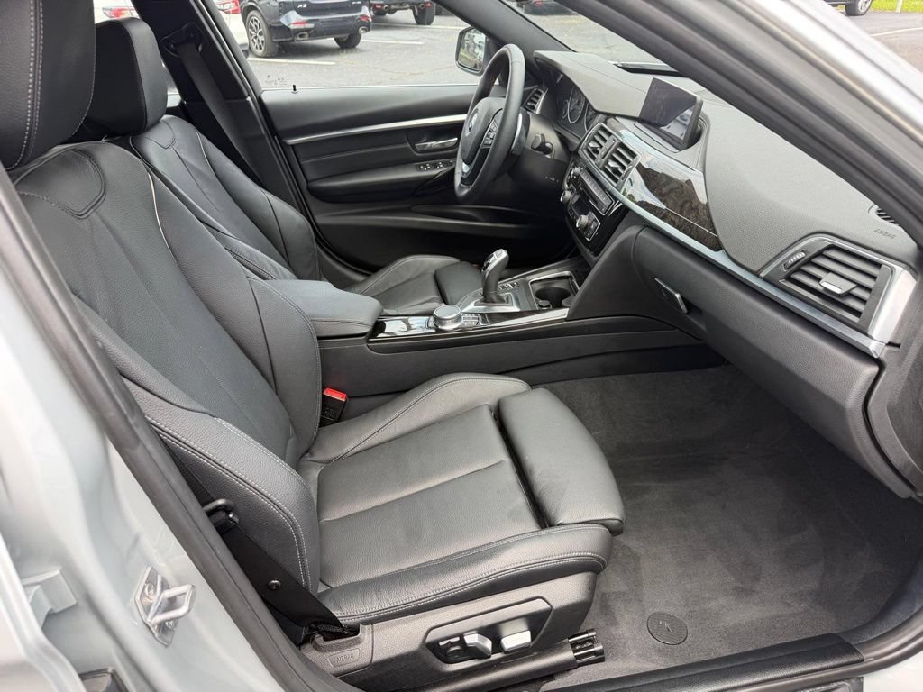 Used 2018 BMW 330i xDrive Sedan w/ Convenience Package AWD/4WD image 28