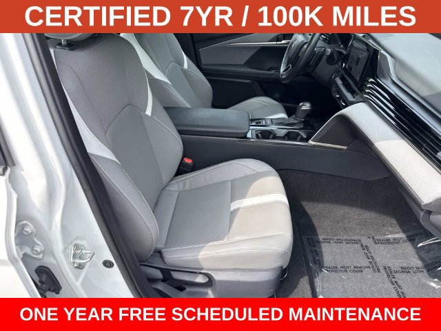 Used 2025 Toyota Camry SE FWD image 9