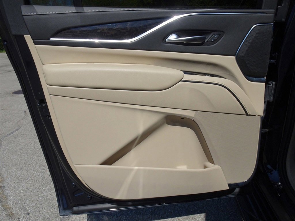 Used 2022 Cadillac Escalade ESV Premium Luxury image 17