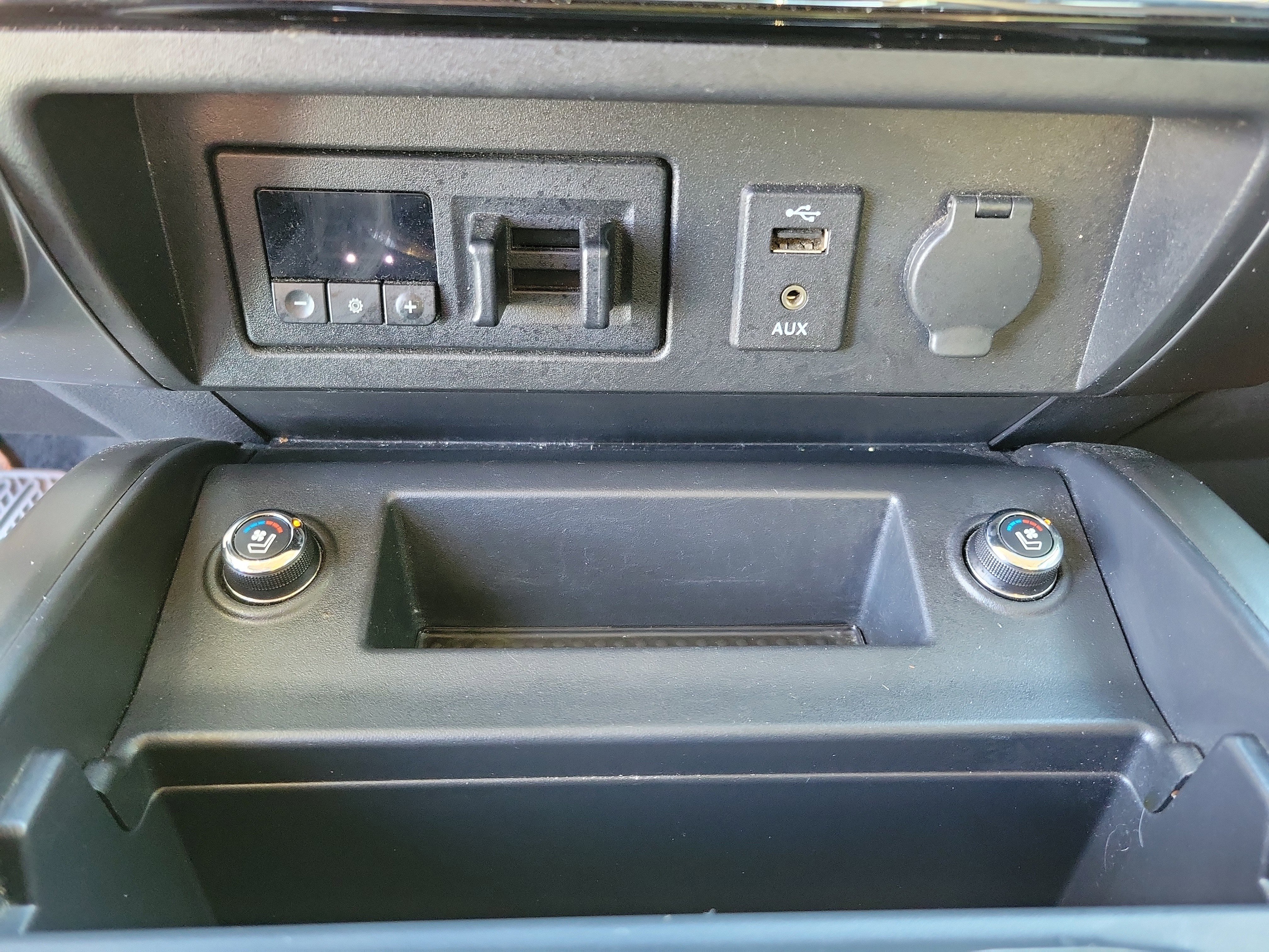 Used 2017 Nissan Titan Platinum Reserve image 41