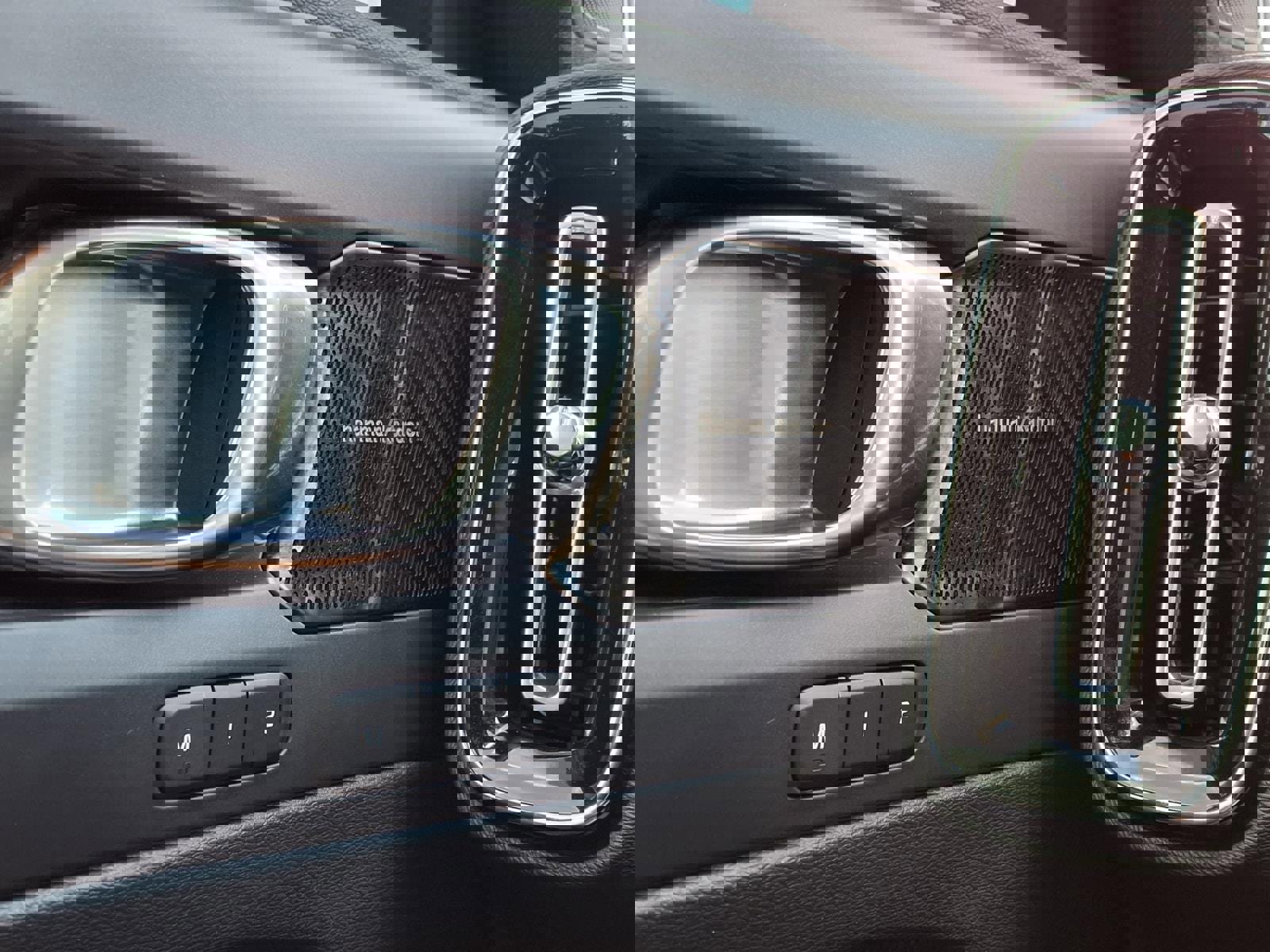 Used 2022 Volvo XC40 T5 R-Design w/ Advanced Package image 34