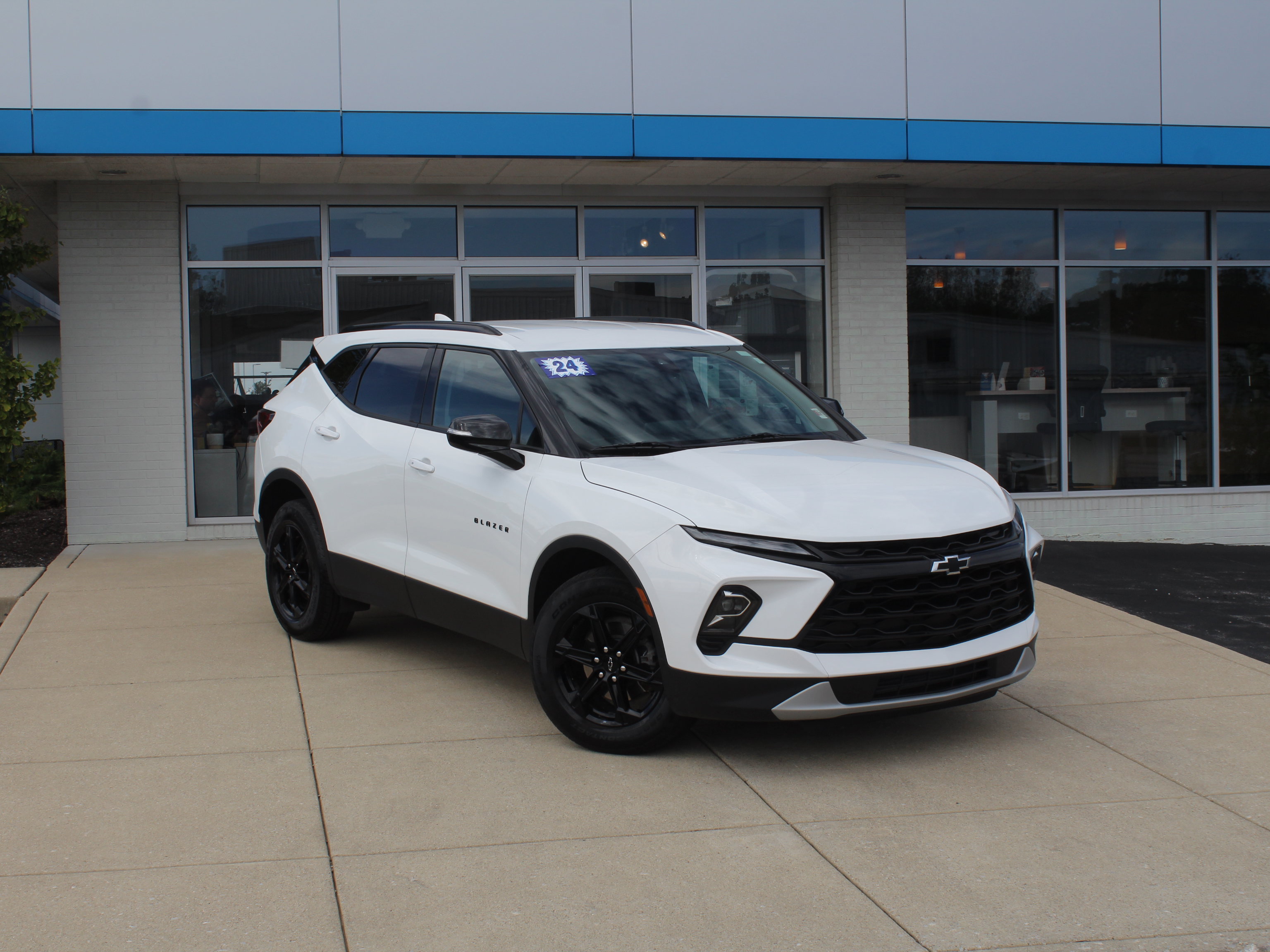Certified 2024 Chevrolet Blazer LT w/ Midnight/Sport Edition AWD/4WD image 4