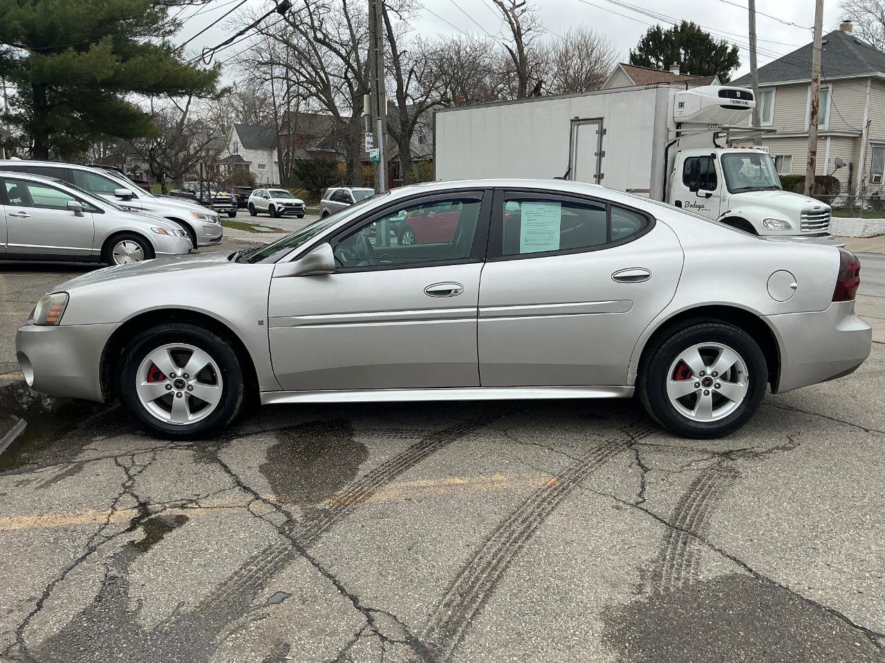 Used 2006 Pontiac Grand Prix w/ Preferred Package FWD image 6
