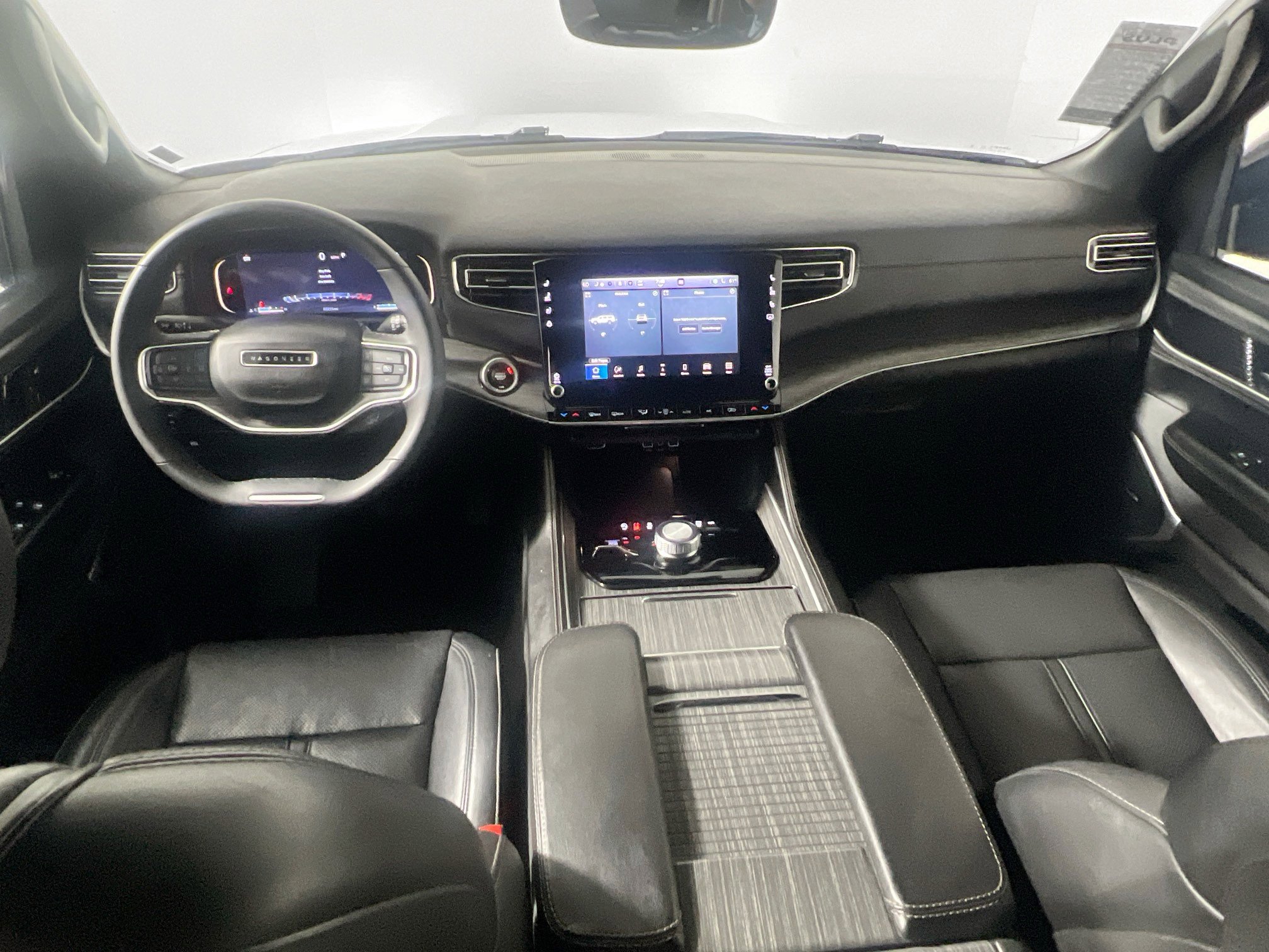 Used 2023 Jeep Wagoneer L Series II image 30