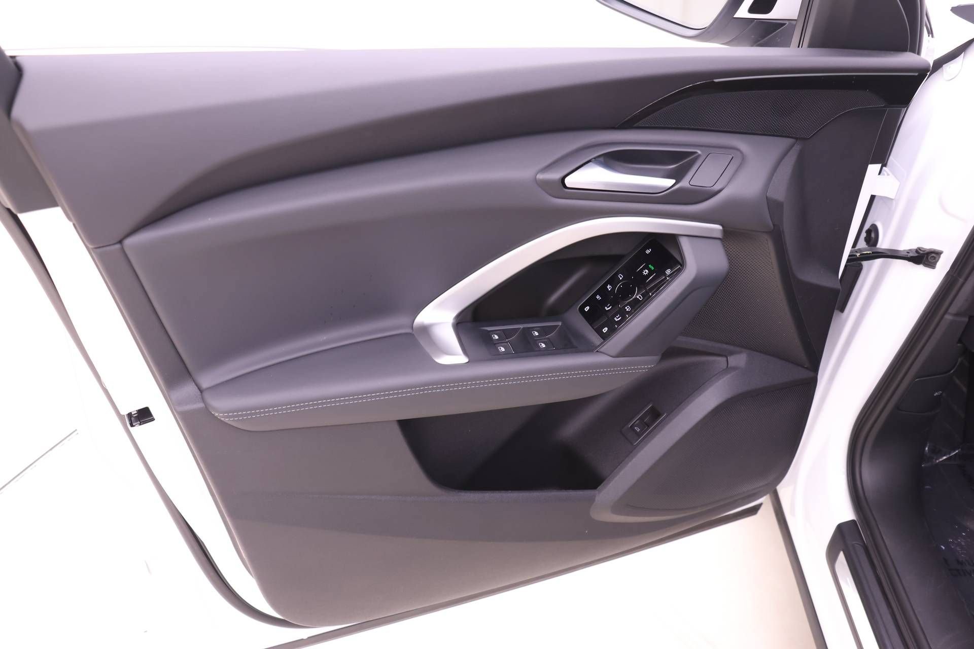 Used 2025 Audi Q5 Premium w/ Convenience Package AWD/4WD image 12