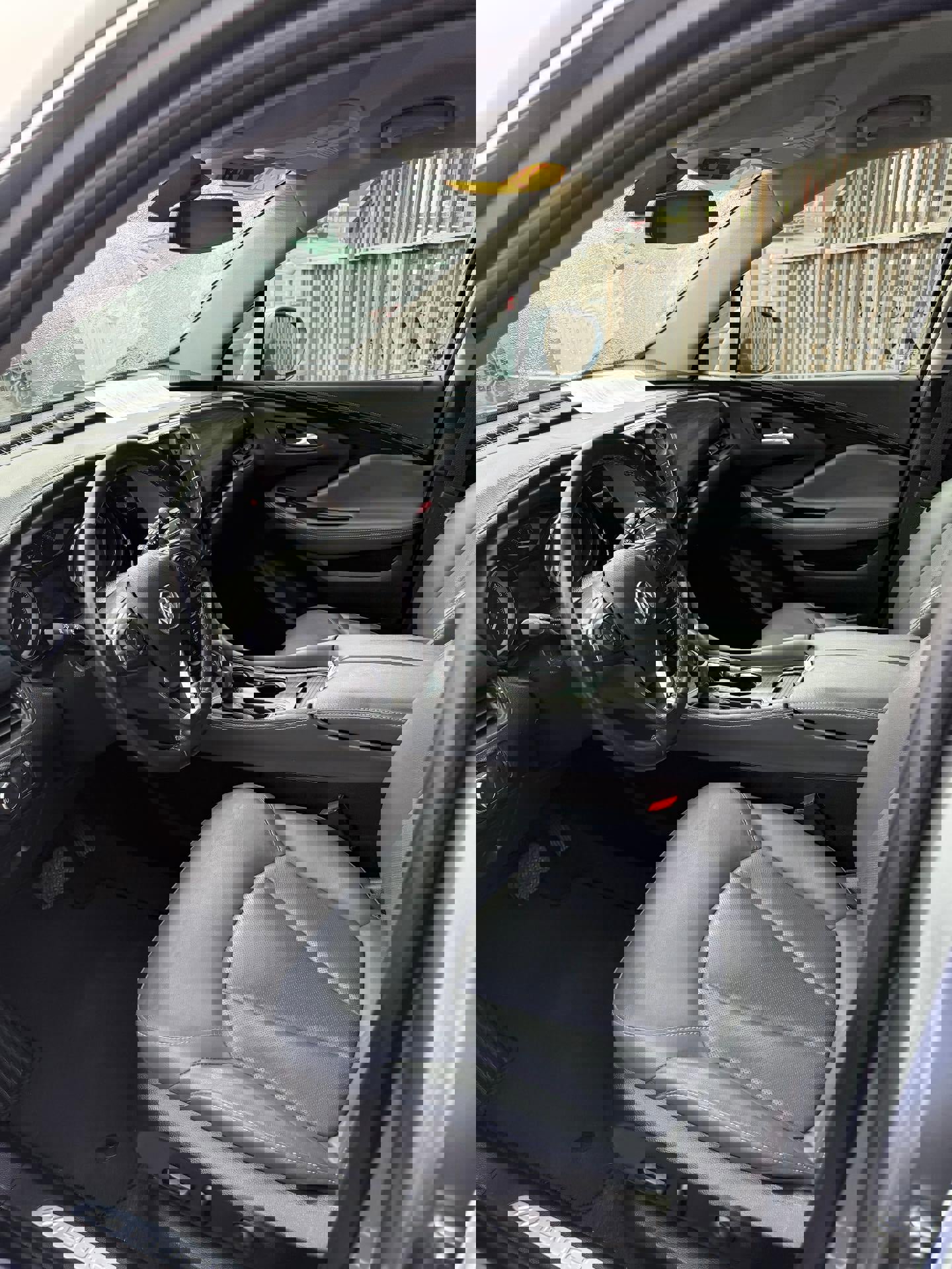 Used 2019 Buick Envision Essence image 3