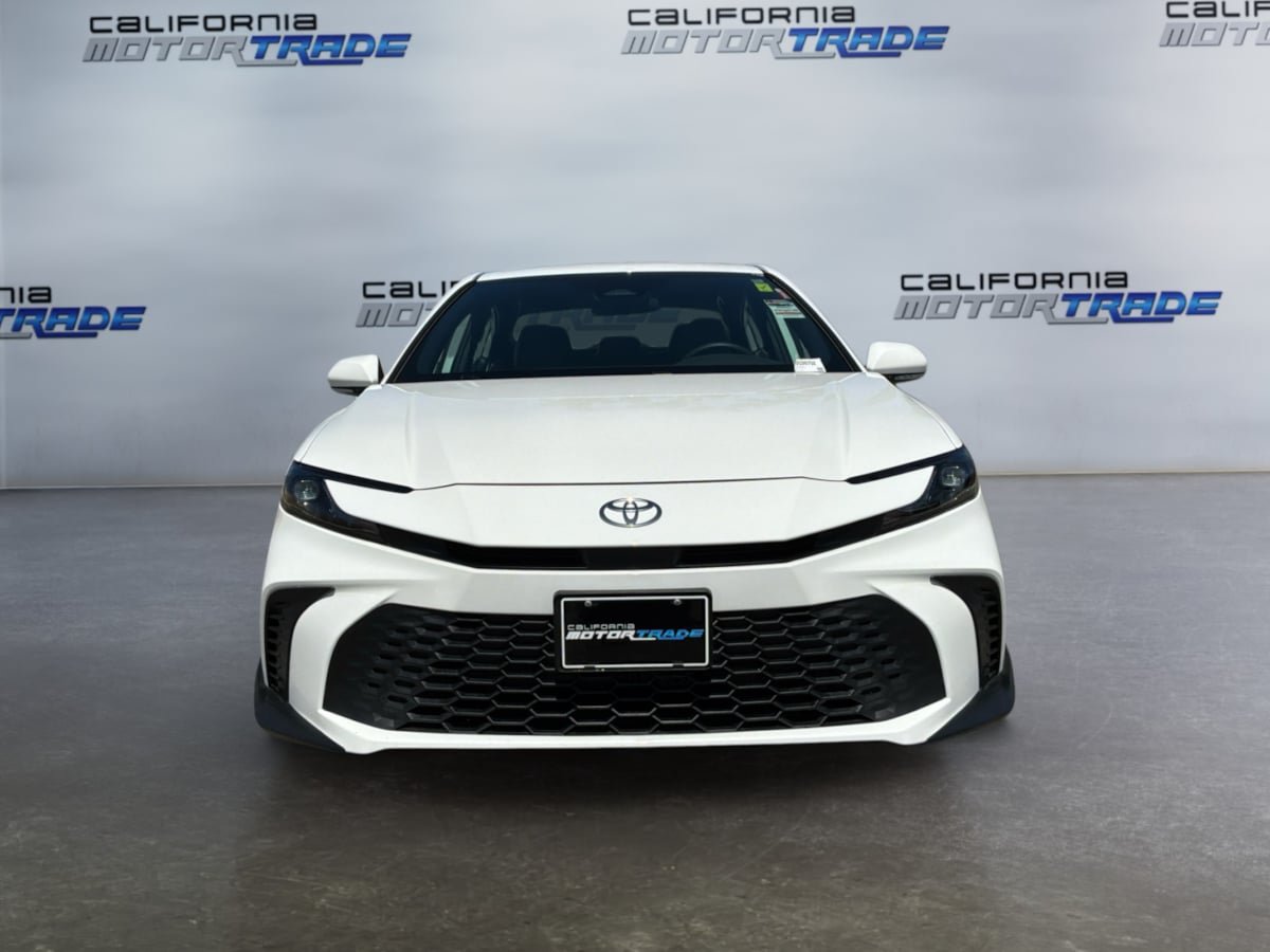 Used 2025 Toyota Camry SE AWD/4WD image 2