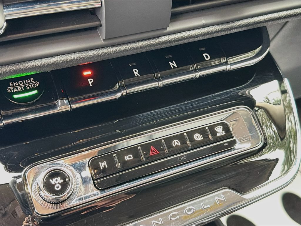 Used 2025 Lincoln Corsair AWD w/ Equipment Group 101A image 19