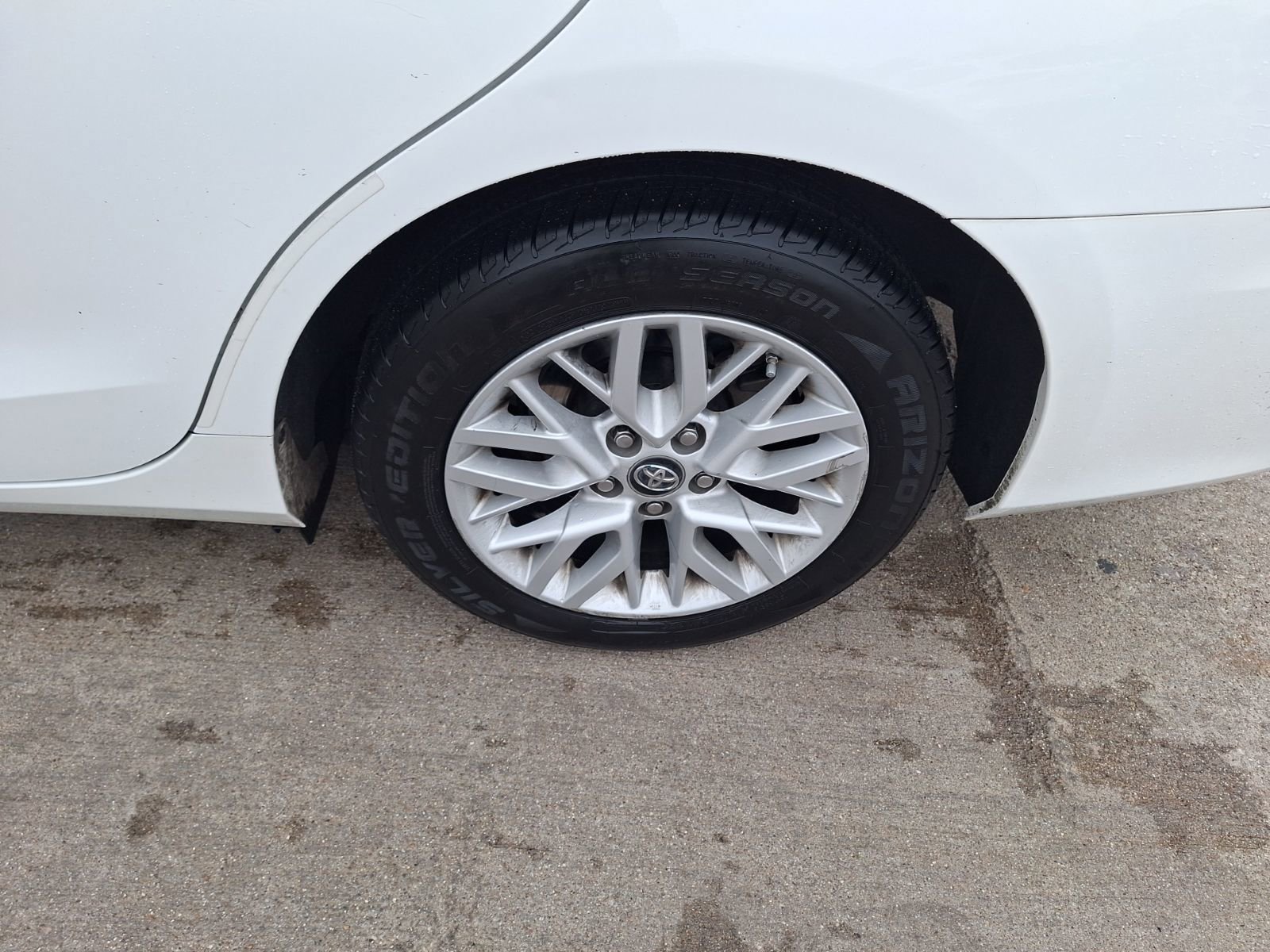 Used 2016 Toyota Camry LE image 11