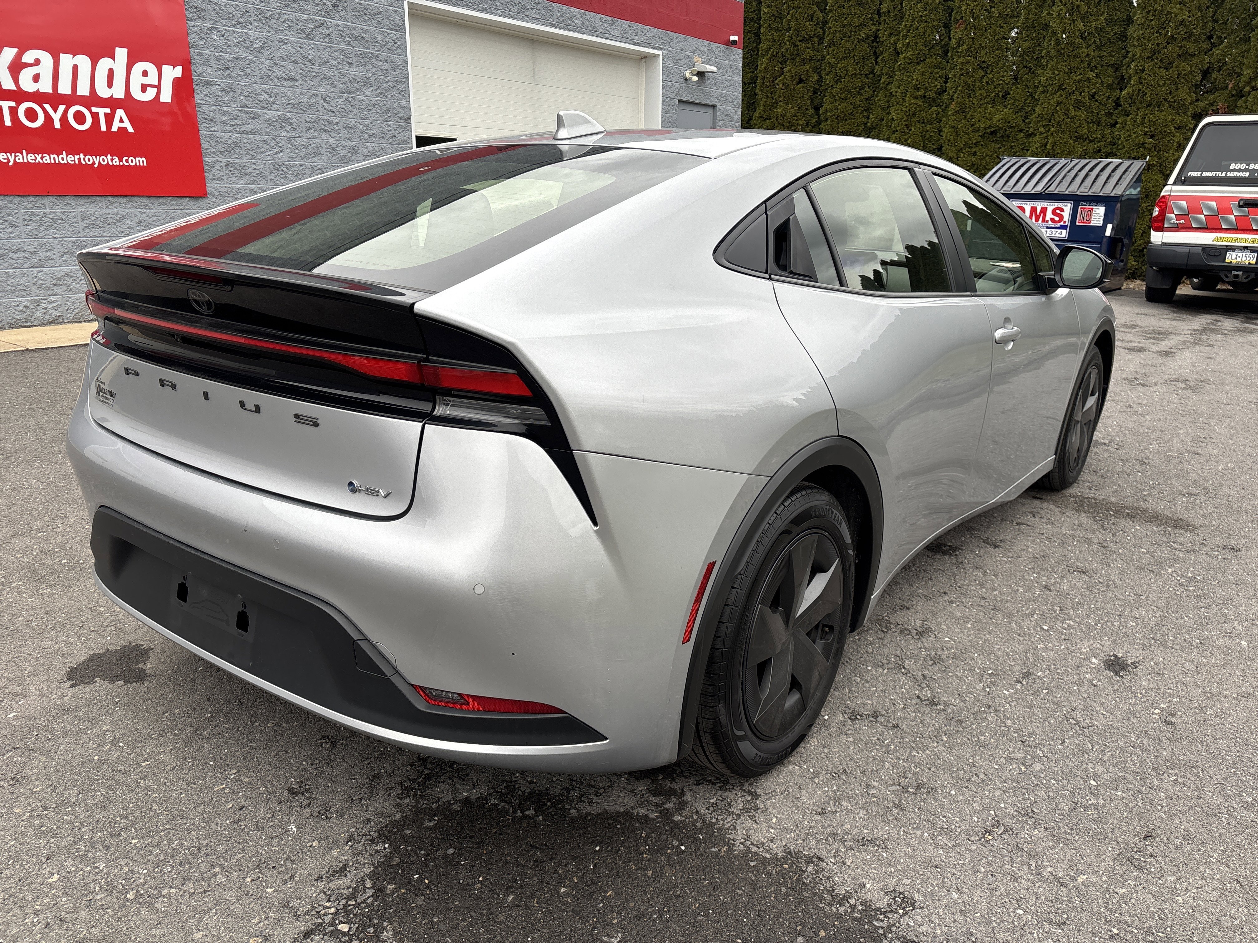 Used 2024 Toyota Prius LE image 3