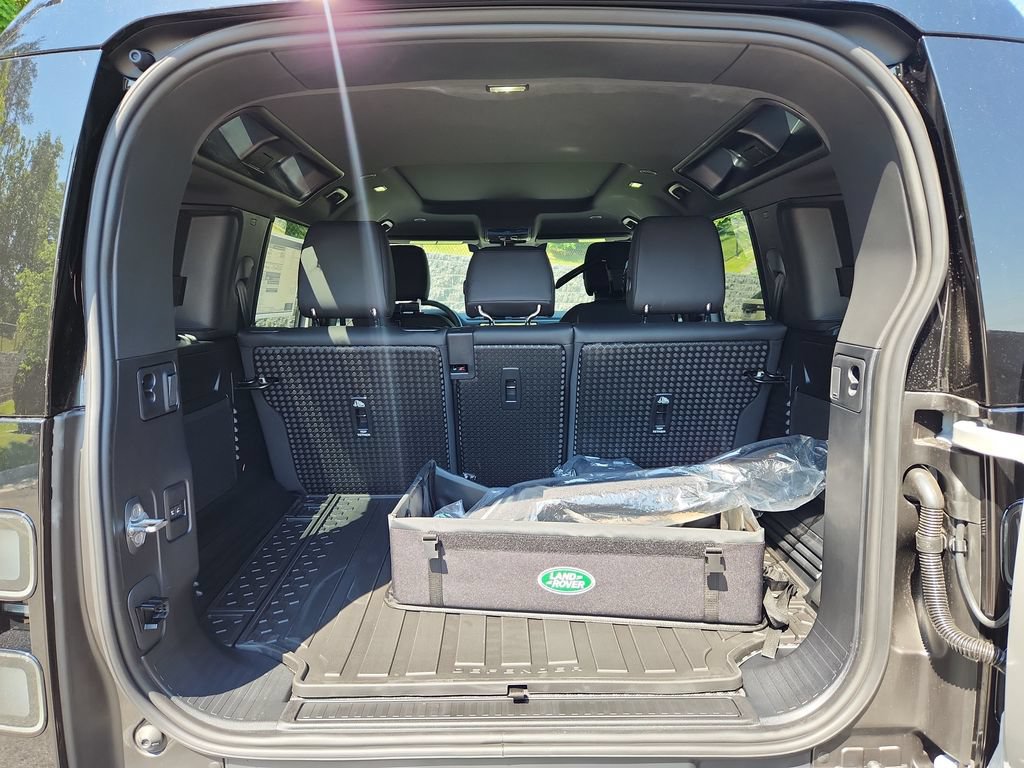 New 2026 Land Rover Defender 110 S AWD/4WD image 13