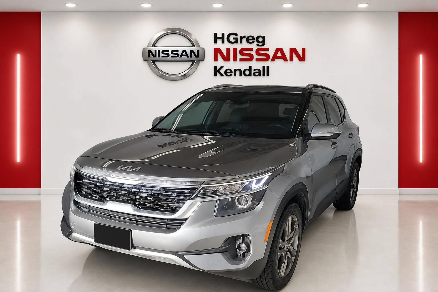 Used 2023 Kia Seltos S w/ Navigation Package FWD image 3