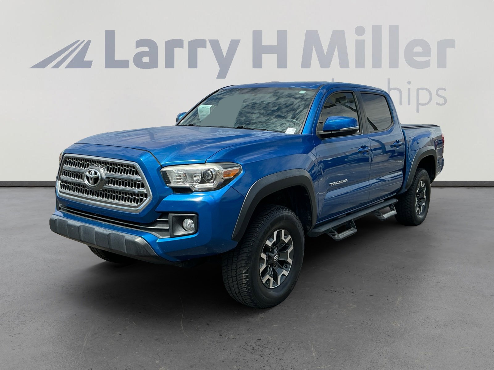Used 2017 Toyota Tacoma TRD Off-Road image 1