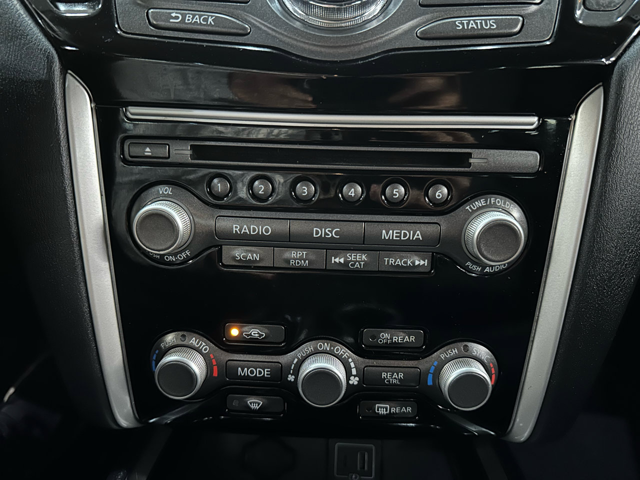 Used 2019 Nissan Pathfinder SV image 26