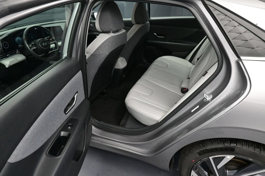 Used 2024 Hyundai Elantra Limited FWD image 16