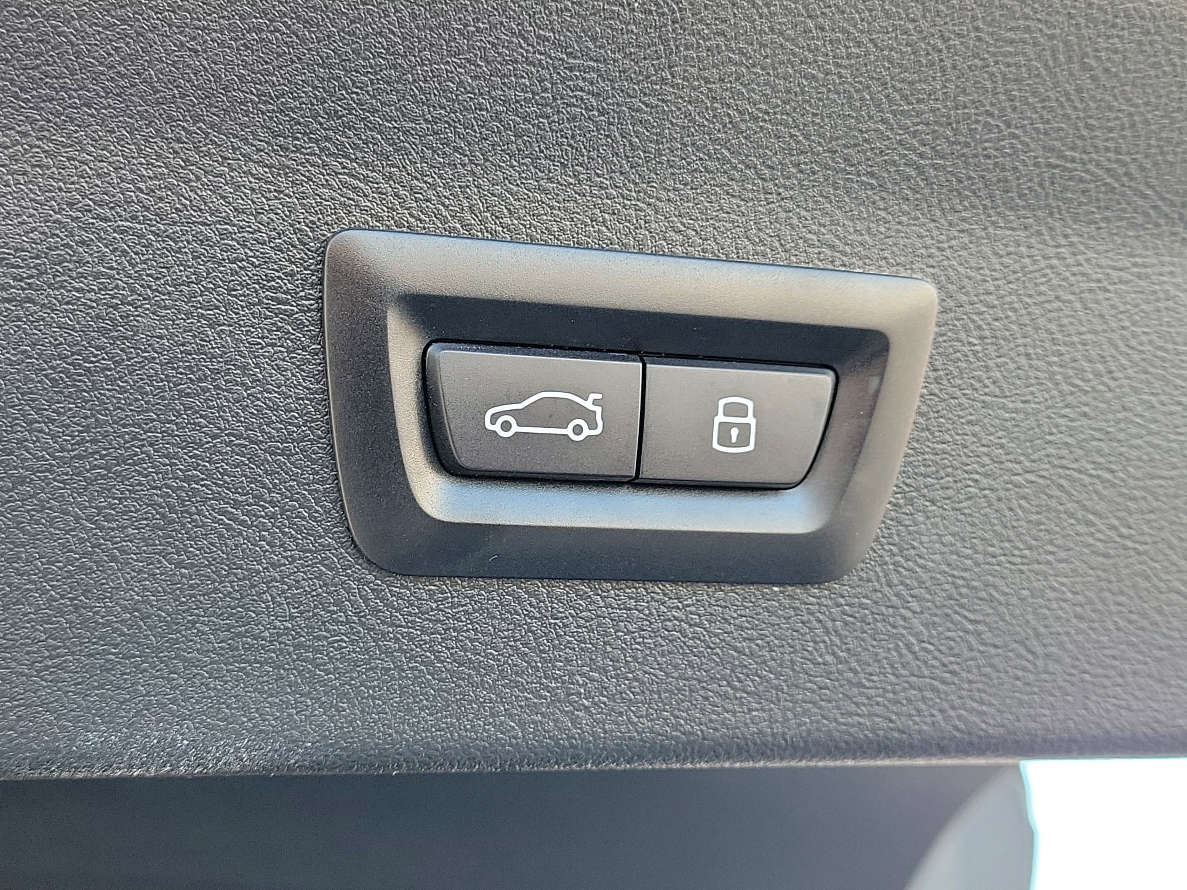 Used 2025 BMW X4 M40i image 9