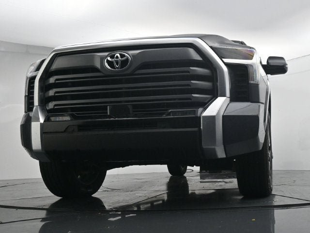 Used 2025 Toyota Tundra Limited AWD/4WD image 35