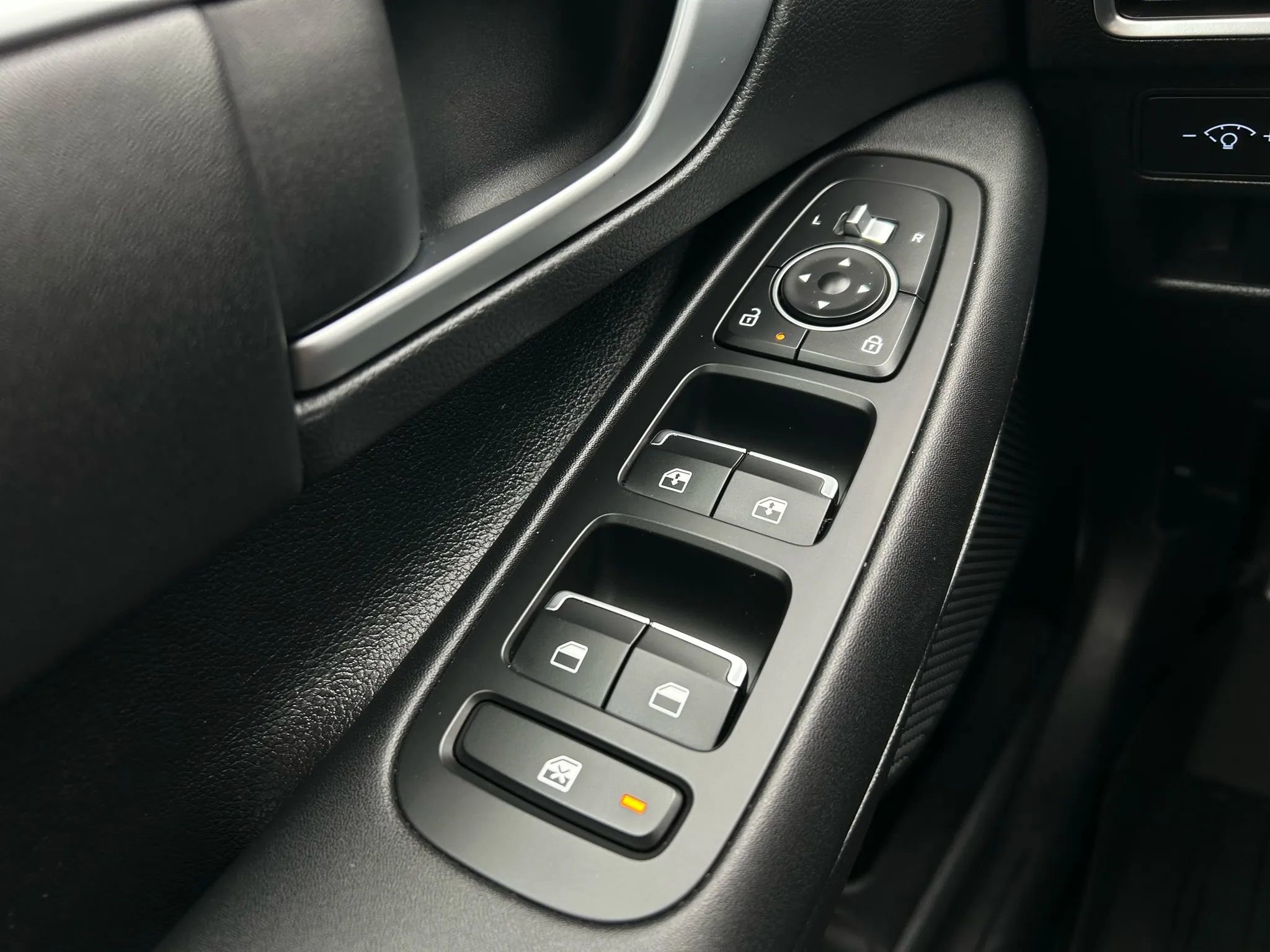 Used 2025 Hyundai Sonata SEL image 12