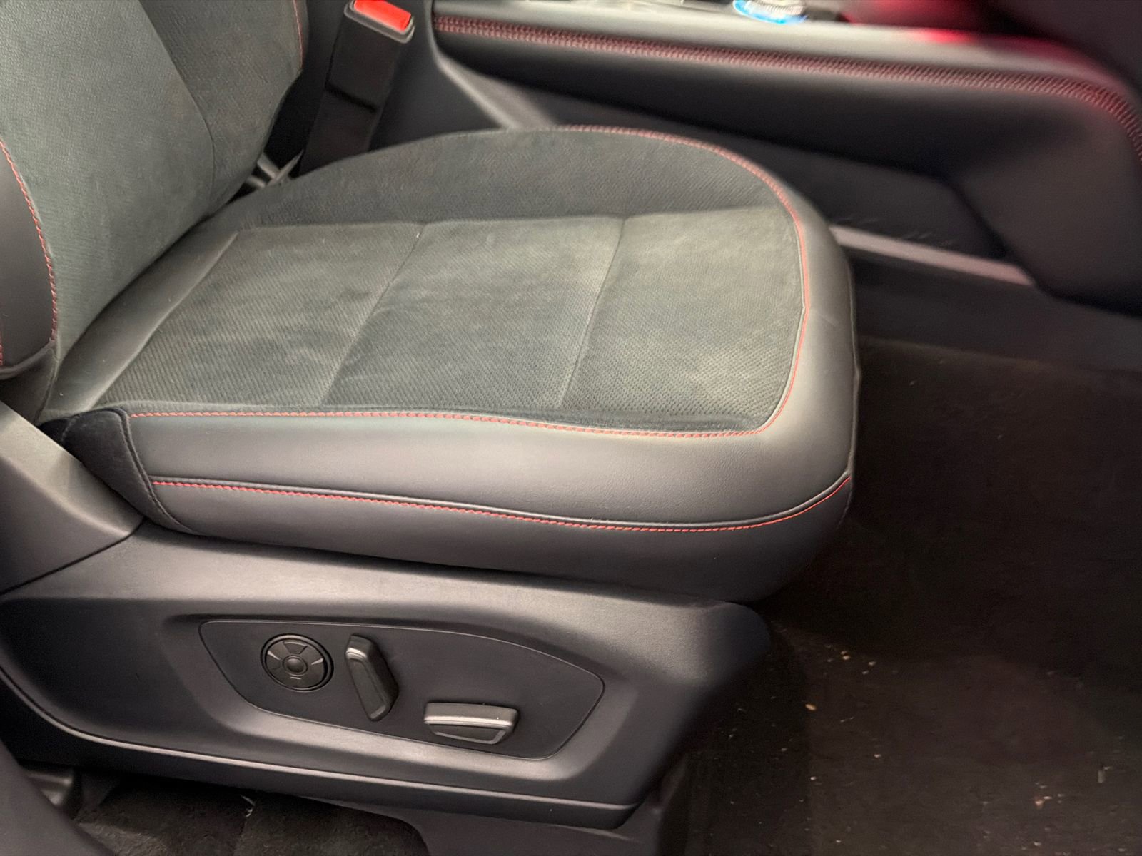 New 2026 Ford Explorer ST w/ Sun And Sound Package image 13