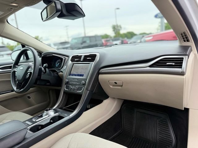 Used 2019 Ford Fusion SE FWD image 17