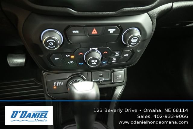 Used 2018 Jeep Renegade Limited AWD/4WD image 31