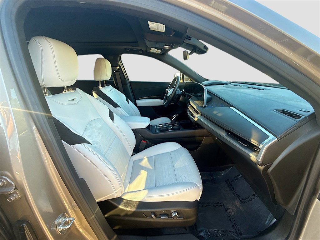 Used 2024 Cadillac XT4 Sport image 29