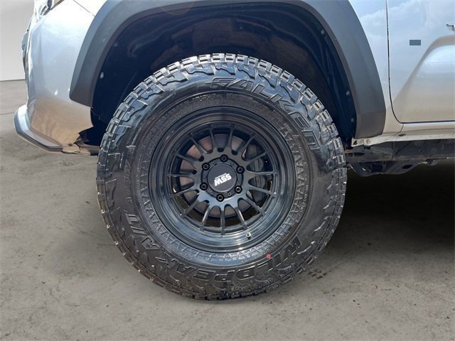 Used 2017 Toyota Tacoma TRD Off-Road w/ Tow Package (A/T) image 15