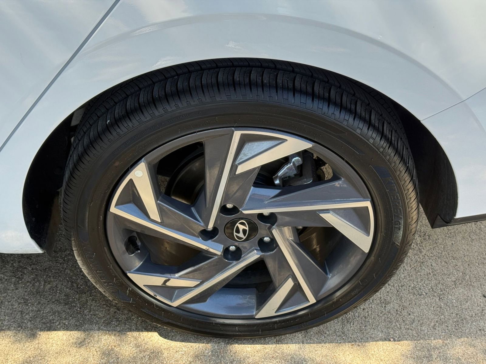 Used 2025 Hyundai Elantra SEL image 32