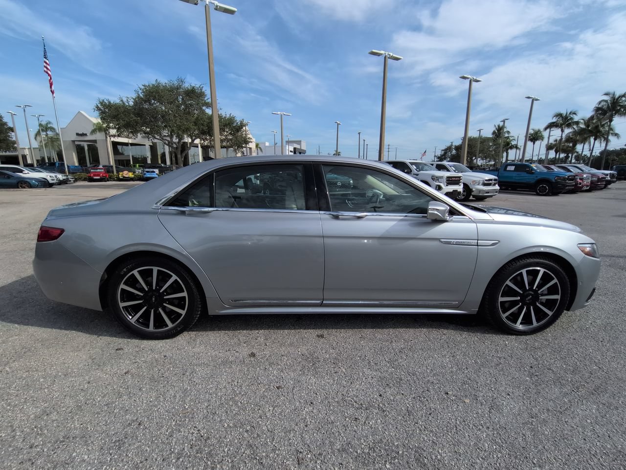 Used 2020 Lincoln Continental Reserve FWD image 4