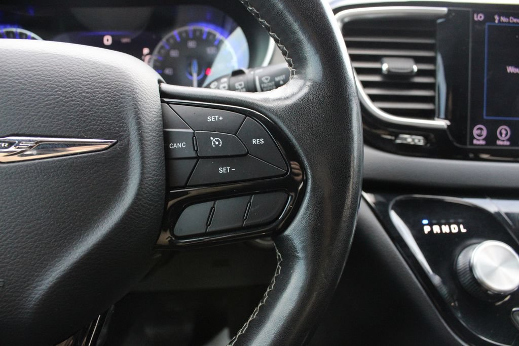 Used 2019 Chrysler Pacifica Touring-L Plus w/ S Appearance Package FWD image 12