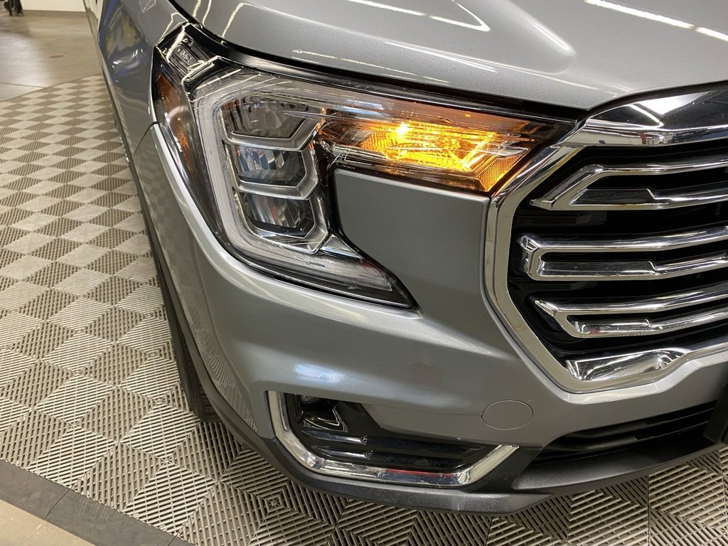 Used 2024 GMC Terrain SLT image 3