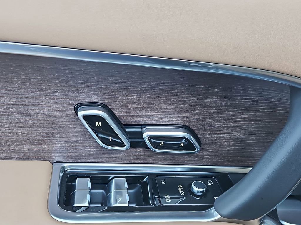 New 2026 Land Rover Range Rover SE image 27