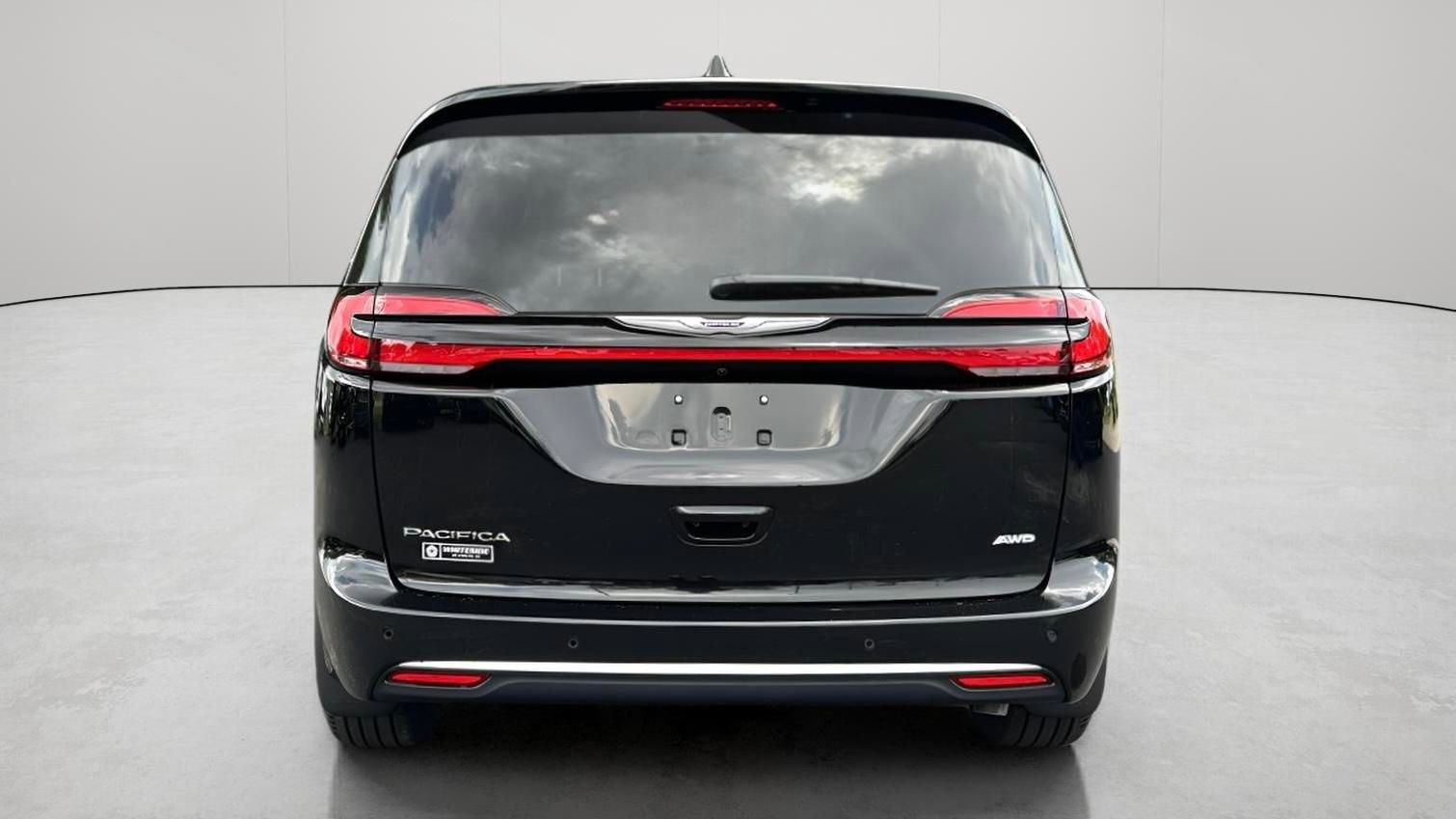 New 2025 Chrysler Pacifica Select w/ Uconnect Theater Family Group image 7