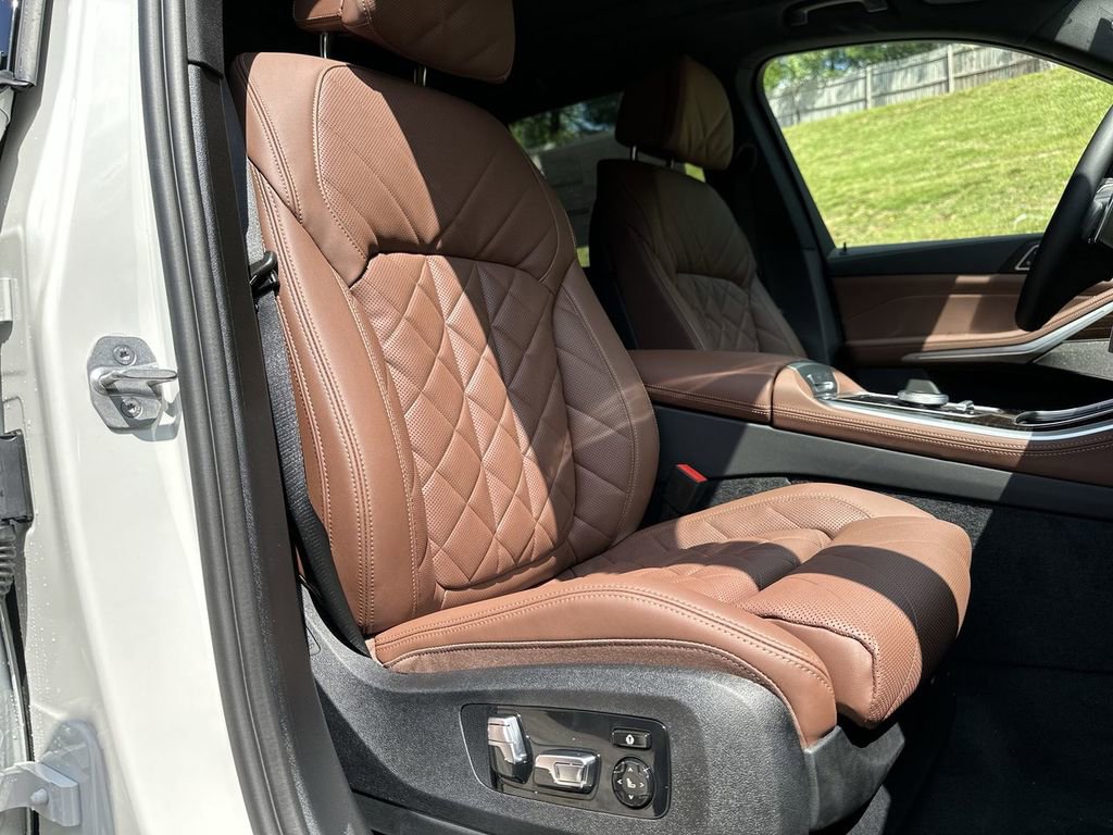 Used 2024 BMW X5 xDrive40i w/ Premium Package image 50