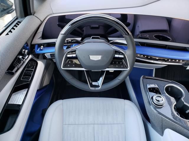 New 2027 Cadillac Optiq Premium Luxury w/ LPO, Floor Liner Package AWD/4WD image 17