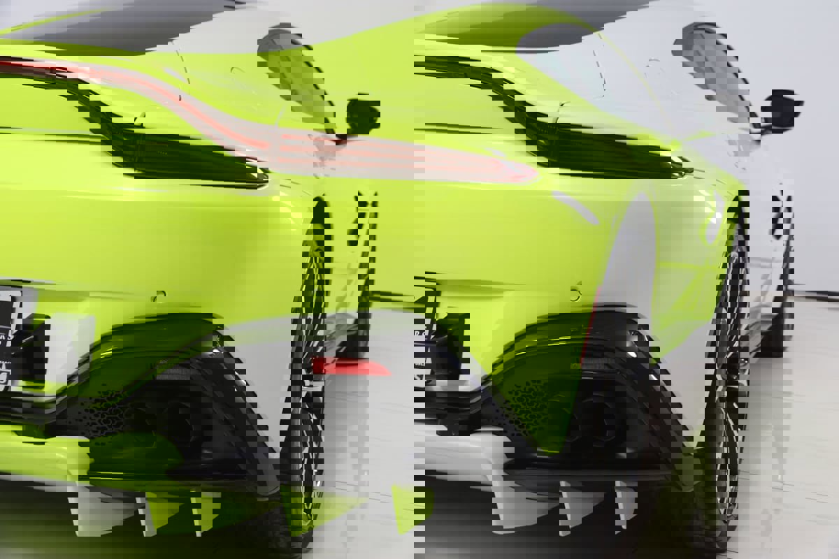 Used 2019 Aston Martin V8 Vantage Coupe RWD image 72