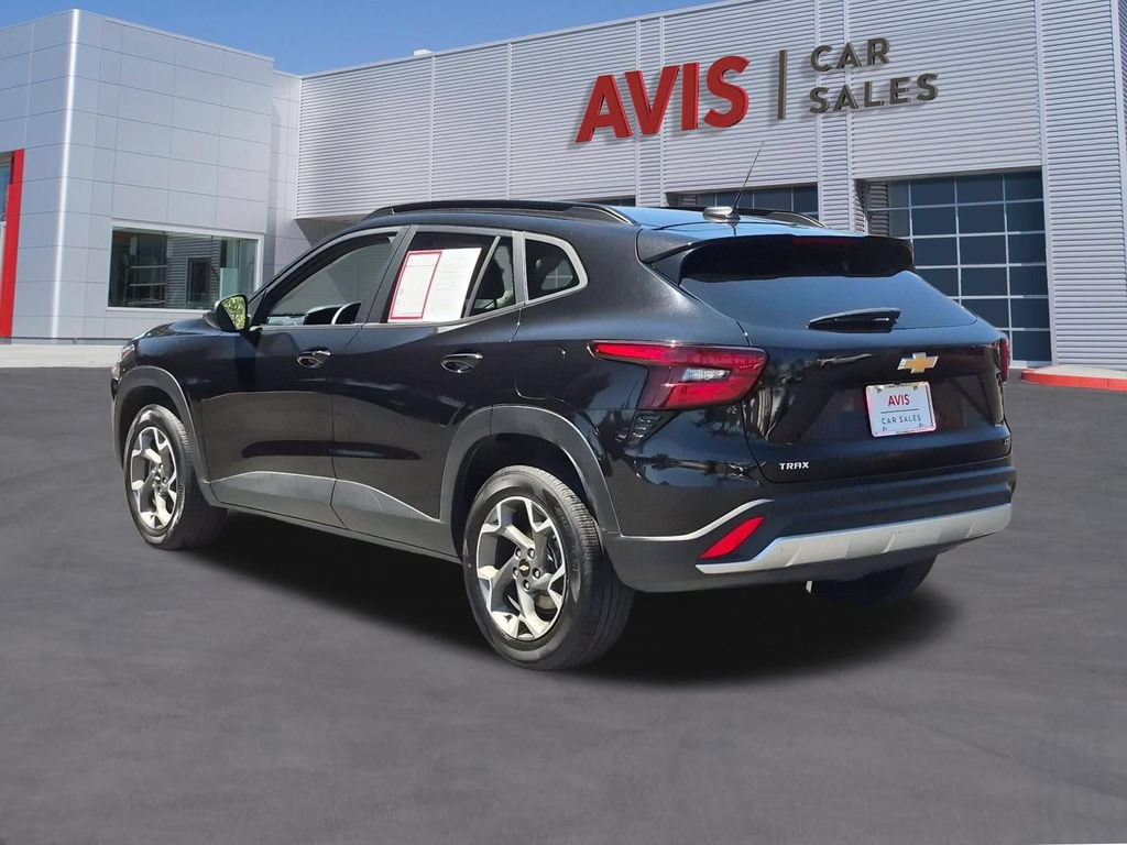 Used 2025 Chevrolet Trax LT w/ LT Convenience Package FWD image 9